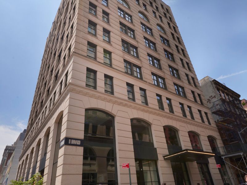 11 Howard Hotel