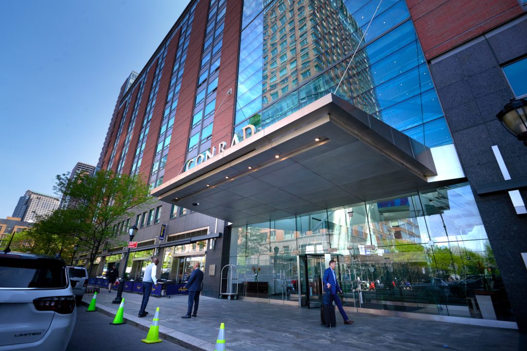 Conrad New York Downtown - Lobby entrance