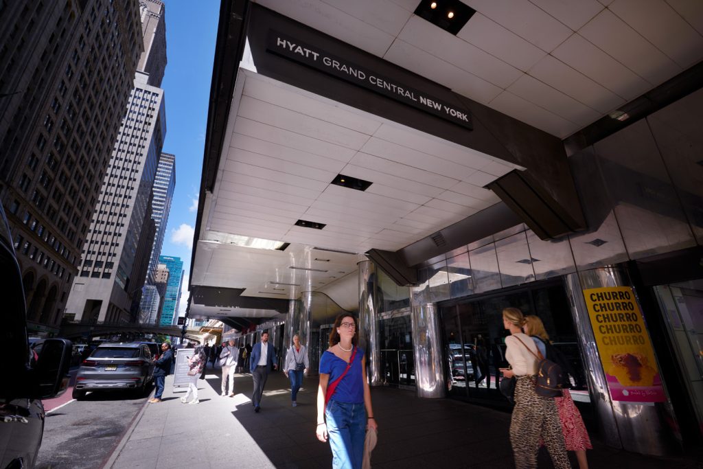 Hyatt Grand Central - Lobby entrance