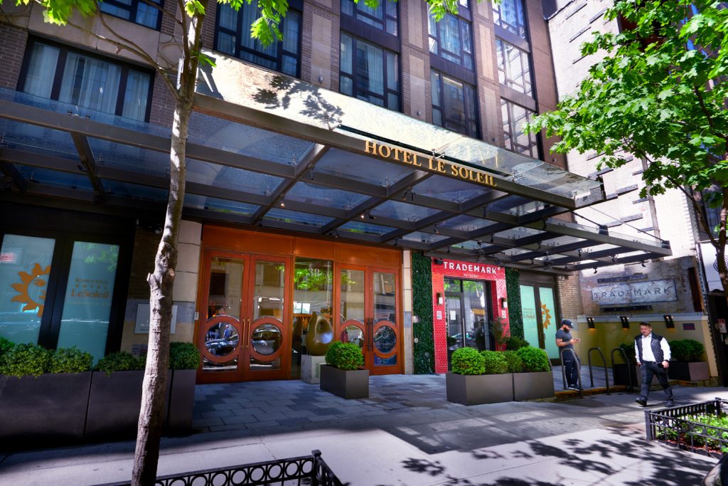 Executive Hotel Le Soleil New York - Lobby entrance