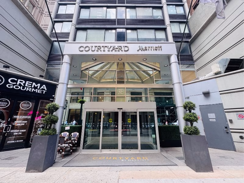 Courtyard New York Manhattan_Fifth Avenue - Entrance