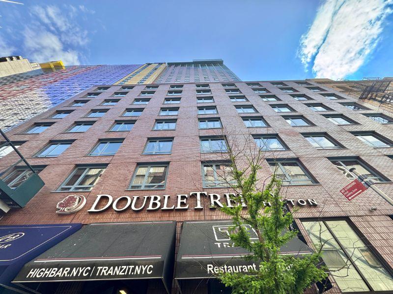 Double Tree by Hilton Hotel New York Times Square West - Exterior