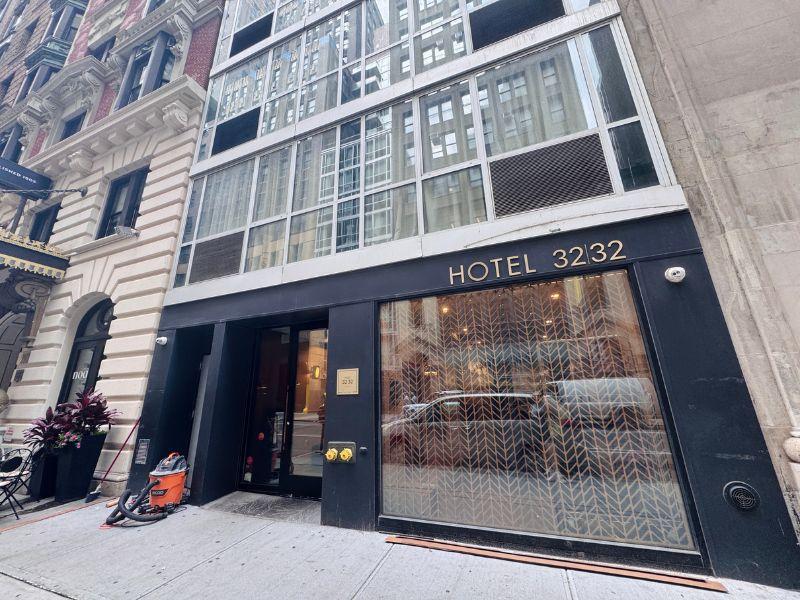 Hotel 32 32 - Entrance