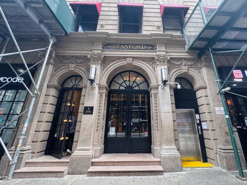 Hotel Stanford - Entrance