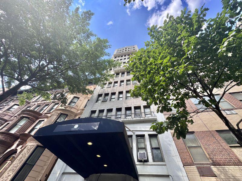 La Quinta Inn & Suites by Wyndham New York City Central Park - Exterior