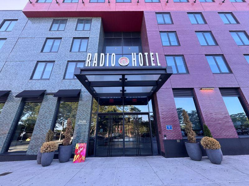 Radio Hotel - Entrance
