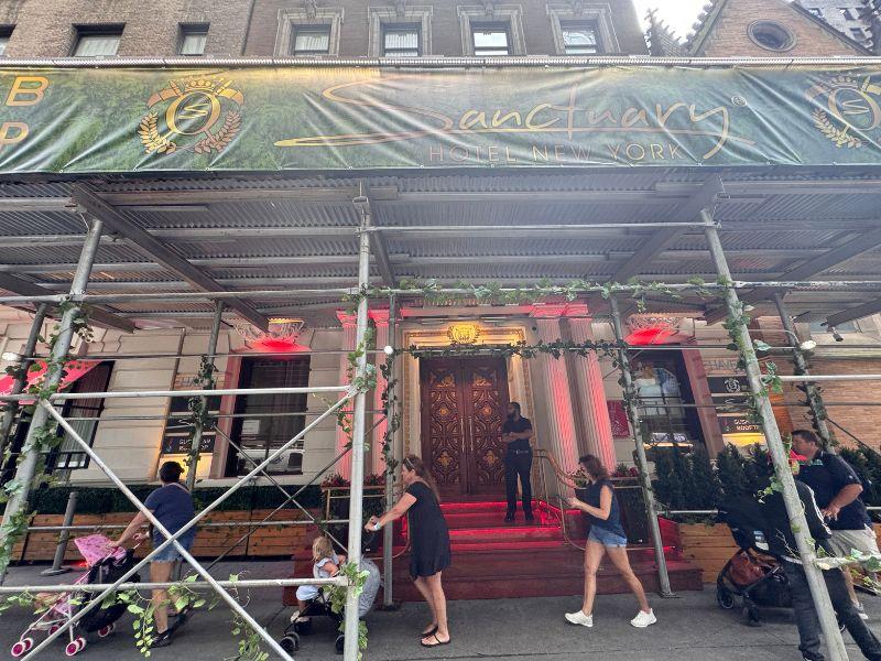 Sanctuary Hotel New York - Entrance