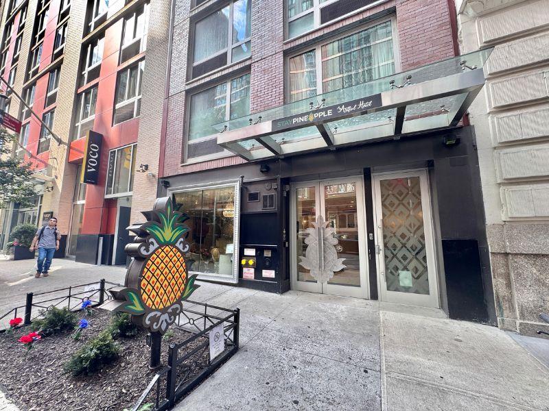 Staypineapple, An Artful Hotel, Midtown New York - Entrance