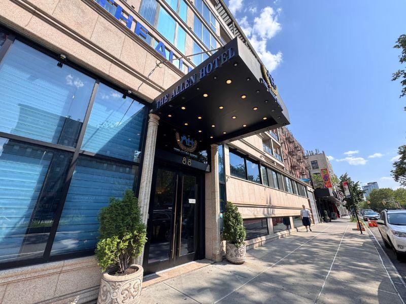 The Allen Hotel - Entrance