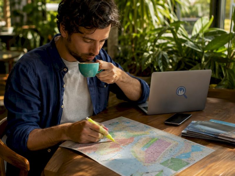 Travel writer planning Manhattan landmarks visit